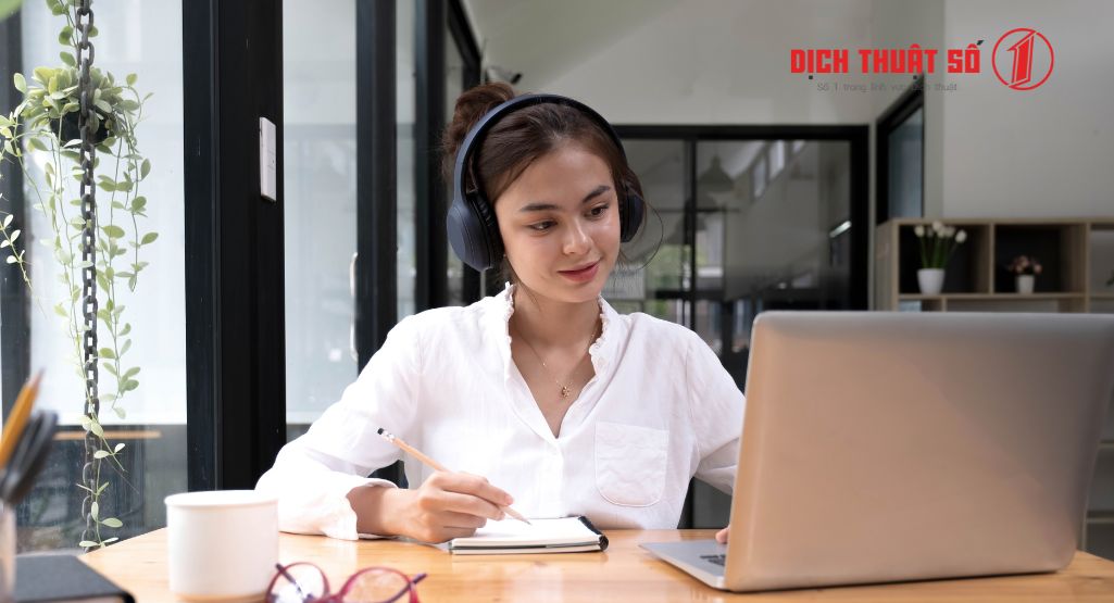 phiên dịch viên tiếng Nhật không thể thiếu trong các cuộc hội thảo, hội nghị